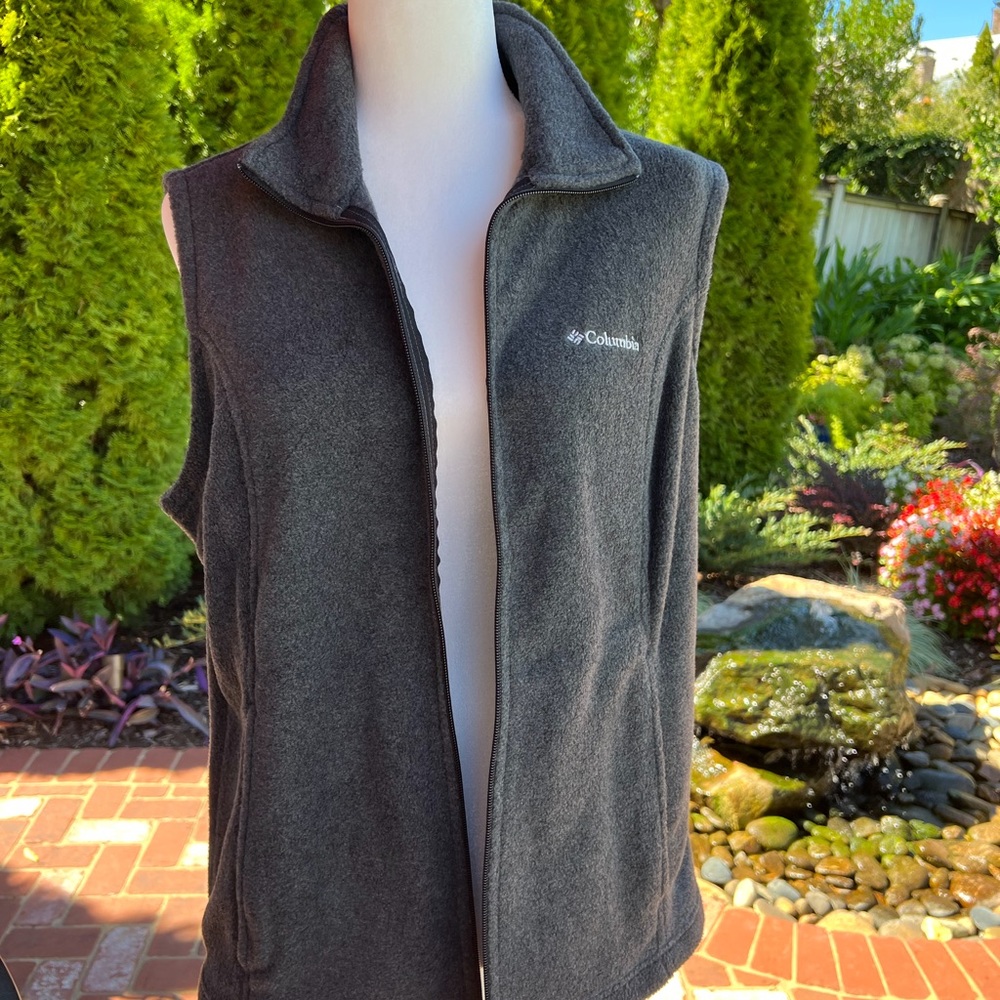 Columbia Gray Zip Front Vest